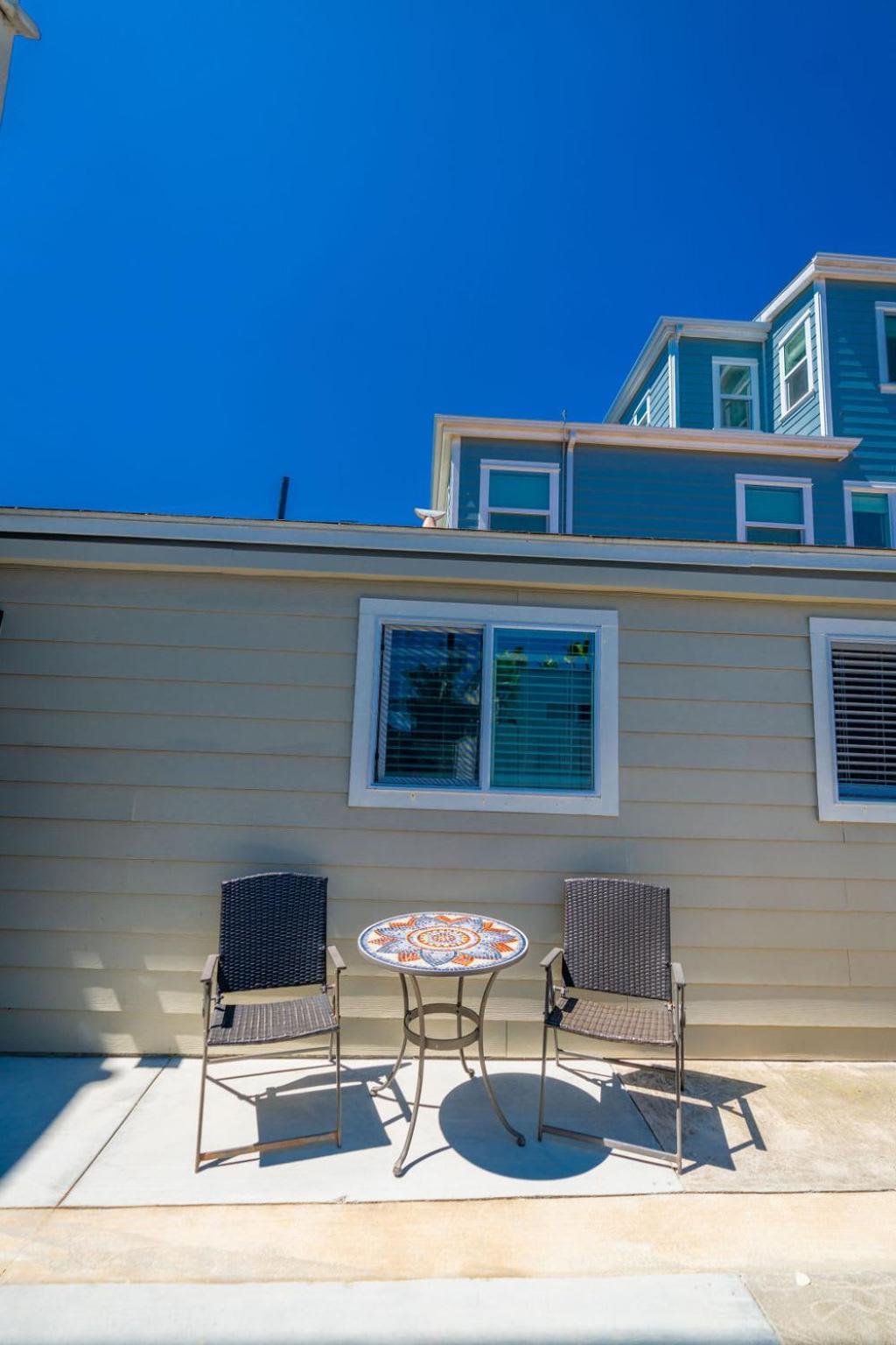 Surfside Steps To Ocean Holiday home San Diego
